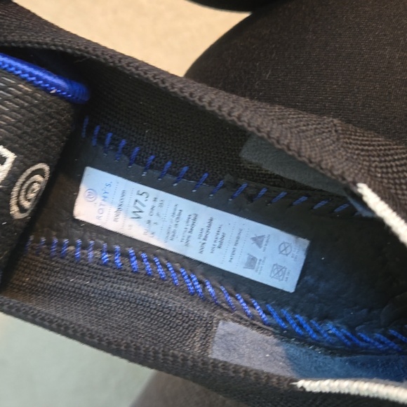 Rothys the flat in black,  size 7.5 - Picture 5 of 5